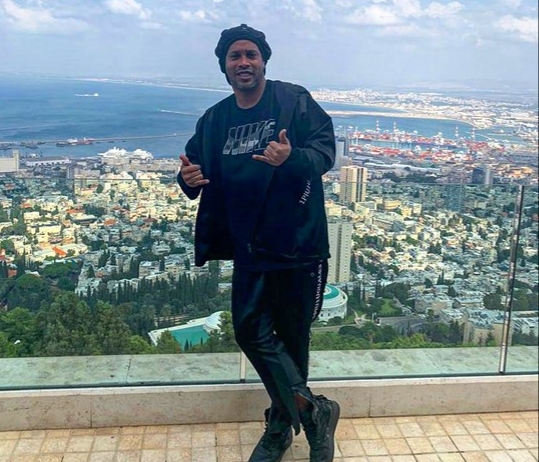 رونالدينيو يغضب الجماهير العربية بصورة