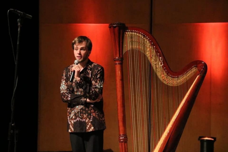 أمسية عزف منفرد لعازف الهارب العالمي الكسندر بولداتشيف على مسرح دار الأسد للثقافة والفنون