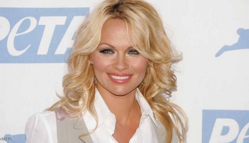 باميلا أندرسون تدخل القفص الذهبي للمرة الخامسة