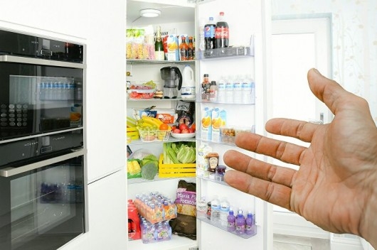 هل يمكن أن يبقى فيروس كورونا على قيد الحياة في ثلاجتك؟   