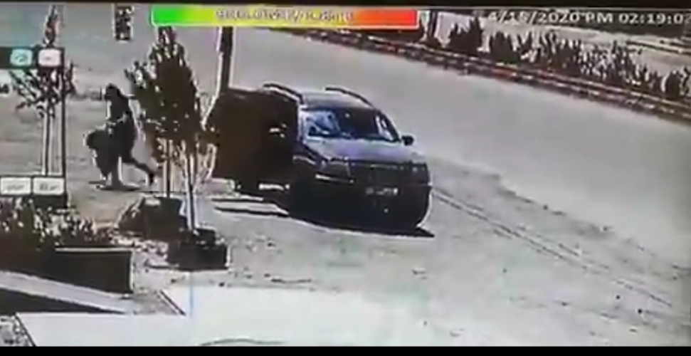 شاهد ..الغارة التي نفذتها طائرة مسيرة معادية على سيارة في جديدة يابوس على الحدود اللبنانية السورية