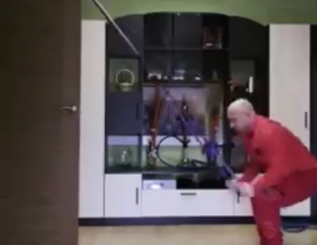 شاهد..آخر إبداعات الحجر المنزلي