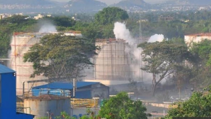 مشاهد مروعة في قرية هندية بعد تسرب هائل للغاز السام من مصنع لـ ال جي - فيديو