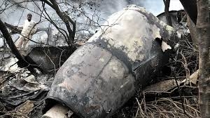 فيديو.. تحطم طائرة باكستانية قبل هبوطها في كراتشي