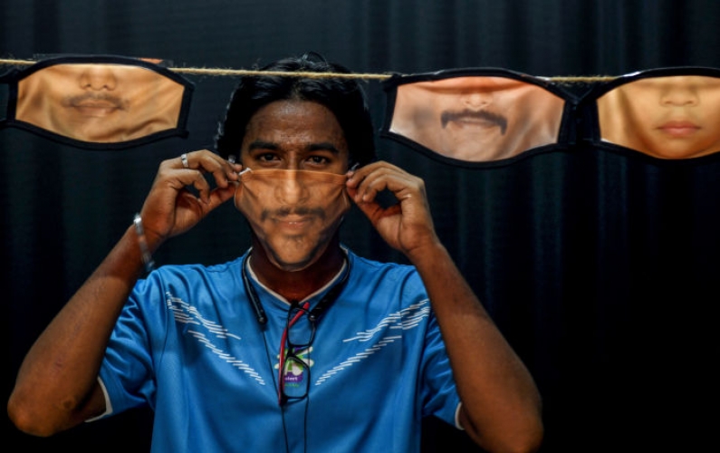 شاهد.. موضة الكمامات الجديدة بصور مستخدميها!