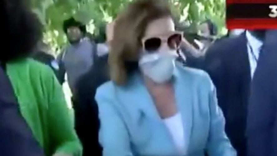 نانسي بيلوسي تشارك في التظاهرات أمام الكونغرس.. فيديو