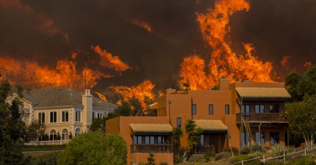 حريق هائل يلتهم أكبر مستودعات شركة 