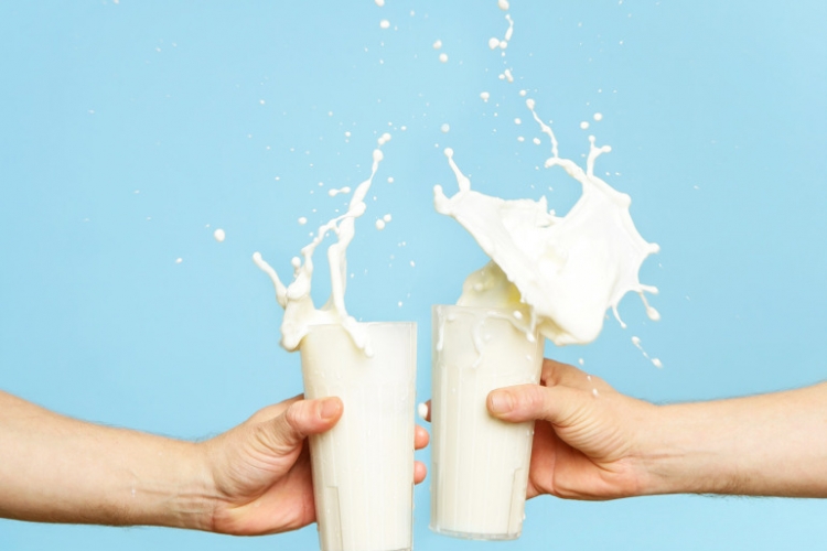 لهذه الاسباب خبيرة تدعو كبار السن الى استبدال حليب البقر بحليب الماعز