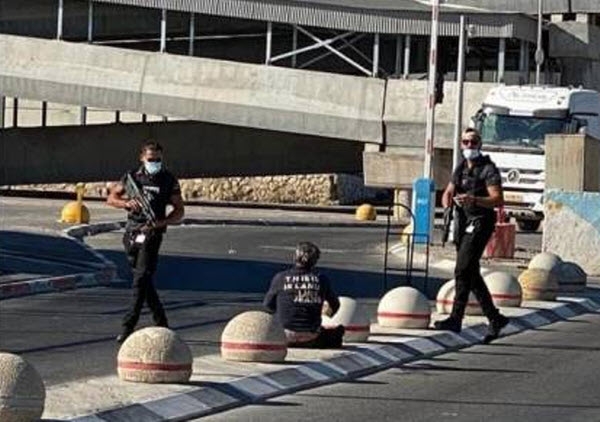 الاحتلال الإسرائيلي يطلق النار على فلسطيني من ذوي الاحتياجات الخاصة ـ أصم ـ على حاجز قلنديا العسكري شمال القدس
