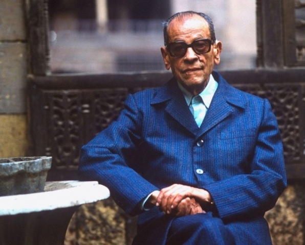 هل يتحول منزل نجيب محفوظ إلى مزار للقراء؟