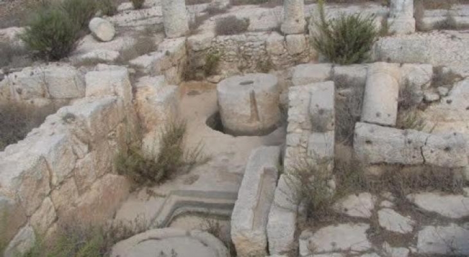 الاحتلال يستولي على خربة 