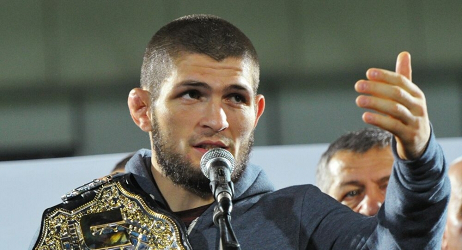 المصارع الروسي حبيب يوجه إهانات لـ ماكرون باللغة العربية