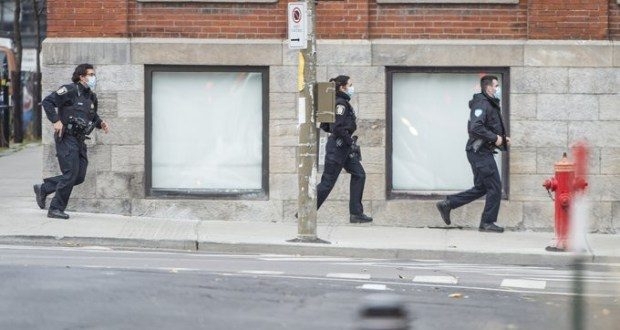 الشرطة الكندية تتعامل مع حادثة احتجاز رهائن بمونتريال.