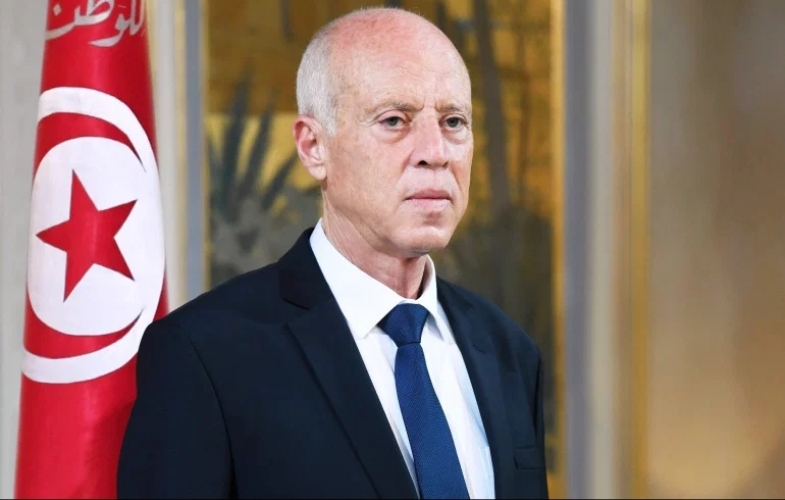 الرئيس التونسي يؤكد تمسكه بـ(الشرعية)، بعيداً عن الفوضى