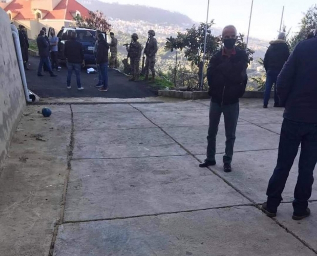 فيديو يوثق لحظة قتل مسلحين لشاب في بلدة الكحالة قضاء عاليه اللبنانية