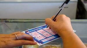 بريطاني يفوز بـ 53 مليون دولار بأول يوم في 2021