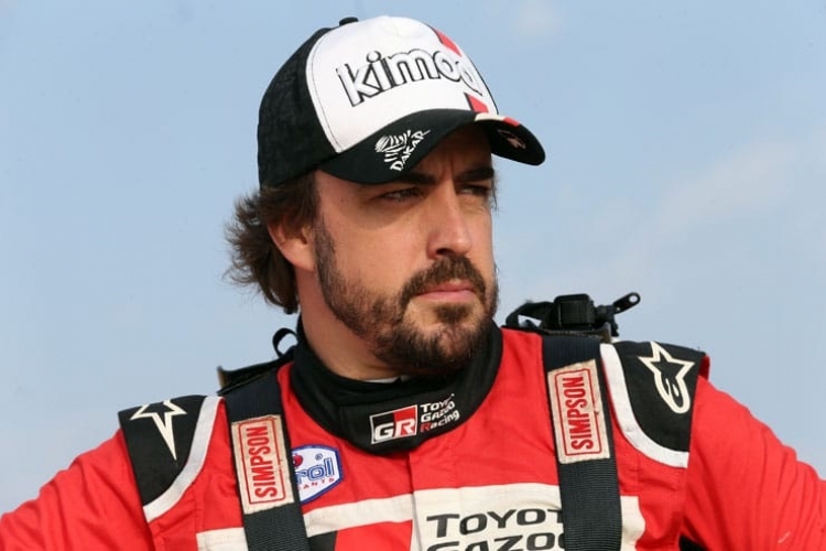 فرناندو ألونسو يتعرض لحادث أثناء قيادة دراجة هوائية في سويسرا