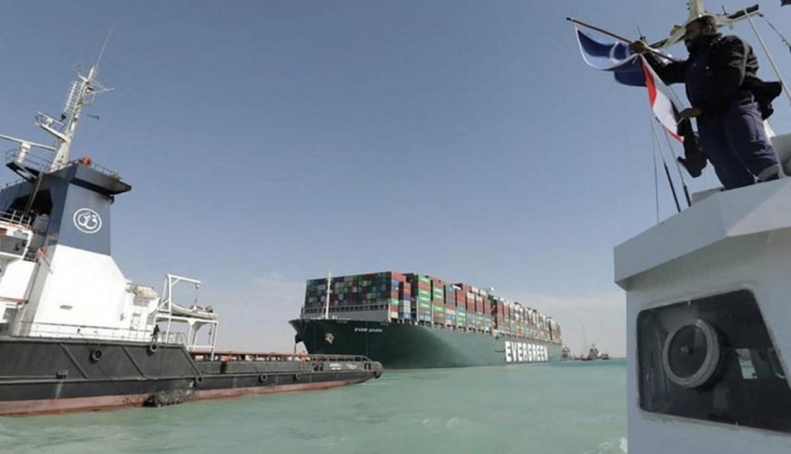 بعد استئناف الملاحة.. أكثر من 100 سفينة تعبر قناة السويس 