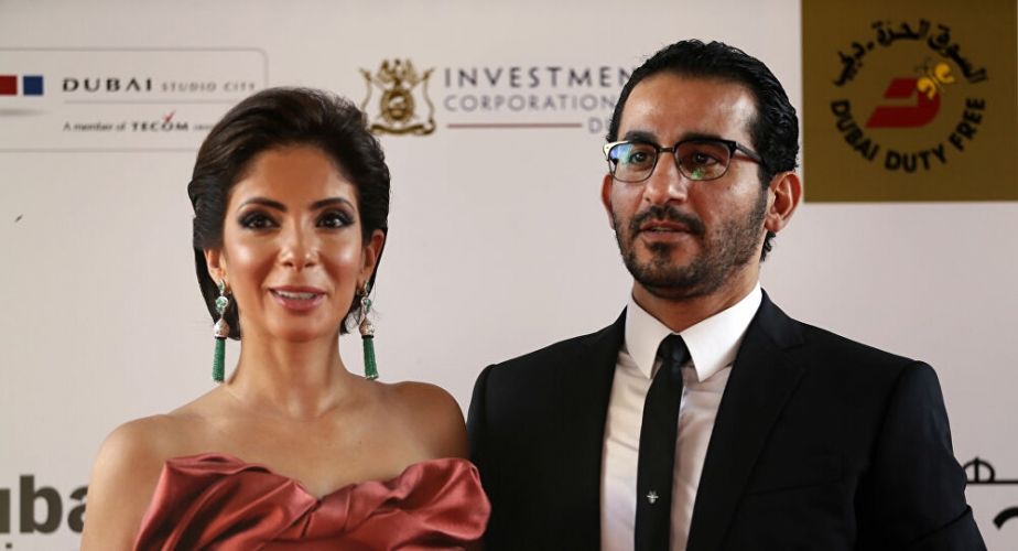 أحمد حلمي ومنى زكي يشعلان 