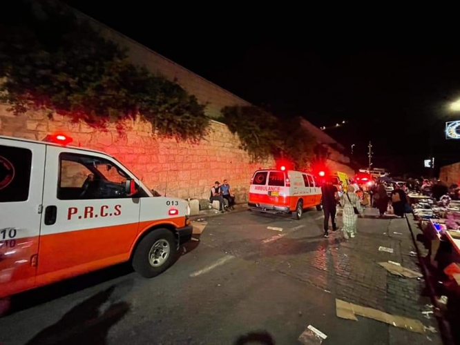 حجز المصليات داخل مسجد قبة الصخرة في المسجد الأقصى