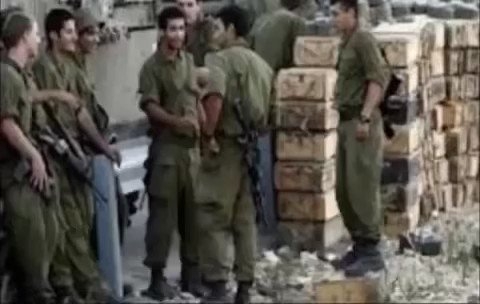 صوتُه لا يُعتقل .. ! – فيديو مؤثر