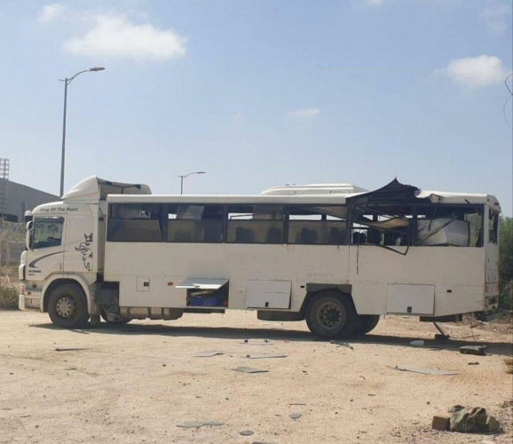 كتائب القسام تعرض مقطعاً مصوراً لعملية استهداف حافلة للاحتلال شمال القطاع بصاروخ موجه