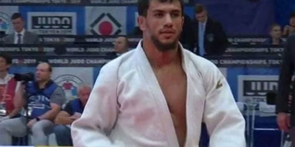 للمرة الثانية مصارع جزائري ينسحب من الأولمبياد كي لا يواجه لاعباً من كيان الإحتلال الصهيوني