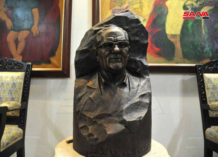 رابطة المحاربين القدماء في روسيا  تقدم لسورية تمثال برونزي للعالم السوري الشهيد خالد الأسعد   