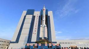 رائدا سفينة الفضاء الصينية يجريان أنشطة خارج المركبة