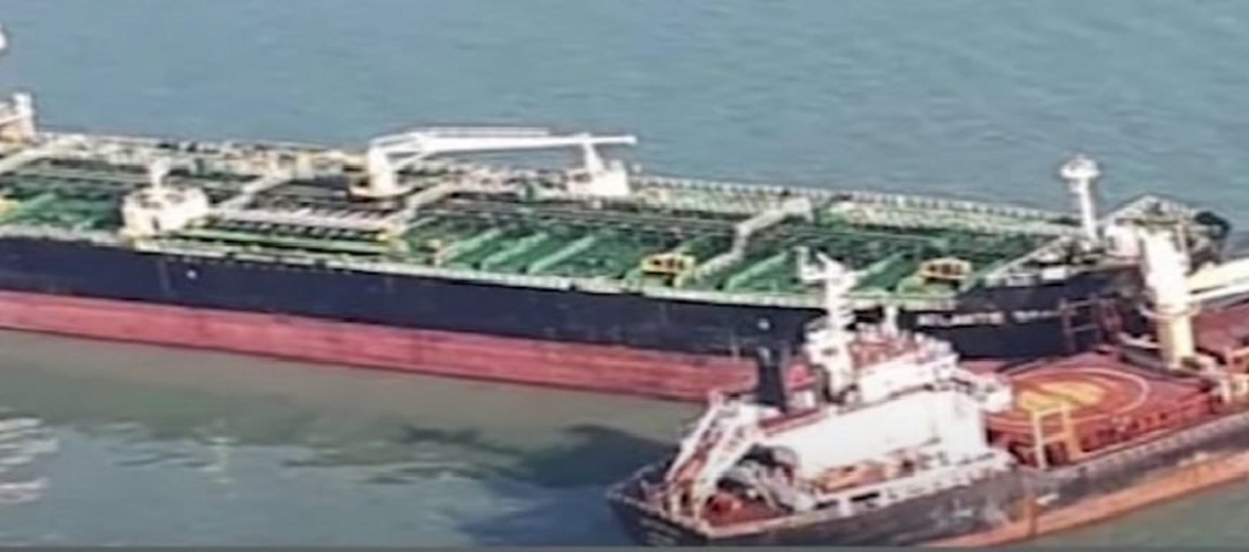 تسرب نفط جراء تصادم سفينتين قبالة السواحل الهندية