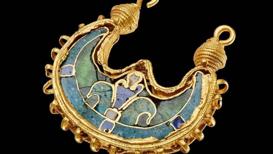 العثور على قرط ذهبي نادر يعود للقرن الـ11
