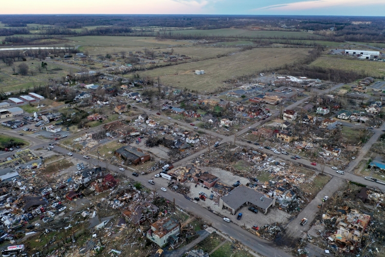 بايدن يعلن ولاية كنتاكي منطقة كارثة كبرى بعد أعاصير مدمرة 