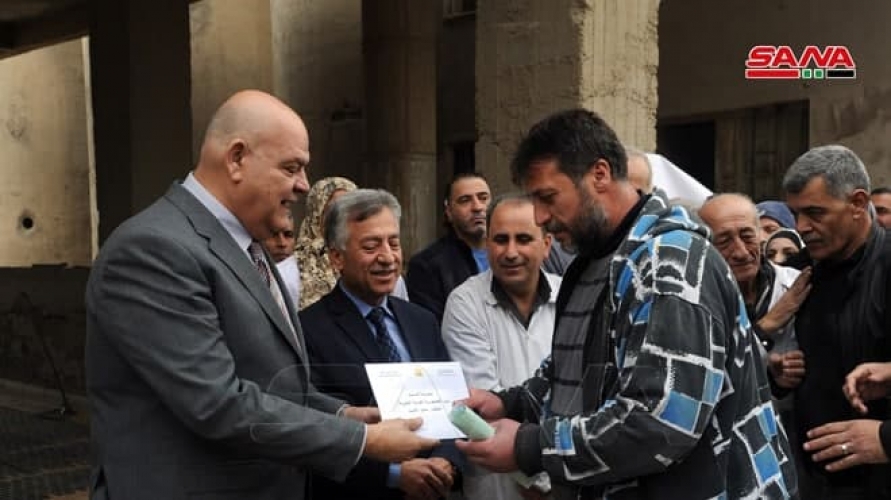 بتوجيه من الرئيس الأسد منح مكافأة مالية لعمال مطحنة تشرين تقديراً لجهودهم لإعادة تأهيلها   