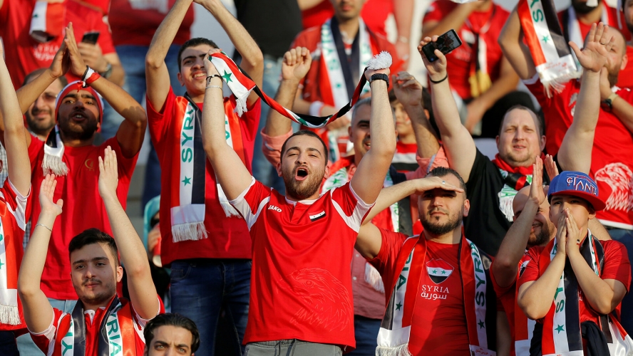 قبل لقاء الإمارات.. اتحاد كرة القدم ينشر بيانين عن عثمان والجوازات المنسية!