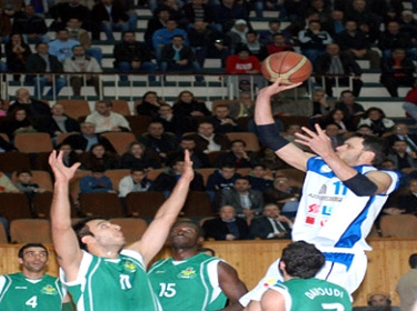 اليوم سلة الجلاء في مهمة صعبة نحو نهائي غرب آسيا