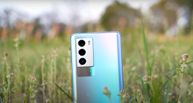 جهاز أندرويد جديد ينافس هواتف سامسونج وهواوي