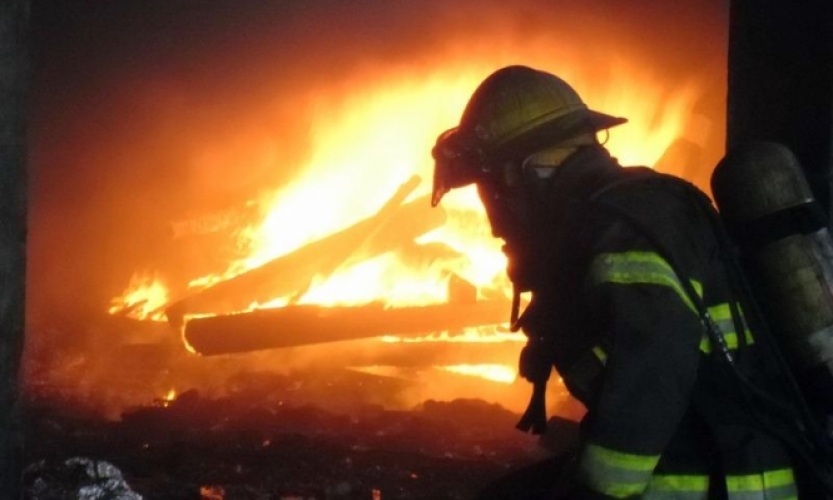 إخماد حريق في منزل بضاحية قدسيا