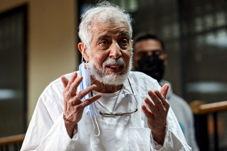 الحكم بالسجن المؤبد على القائم بأعمال مرشد الإخوان المسلمين في مصر