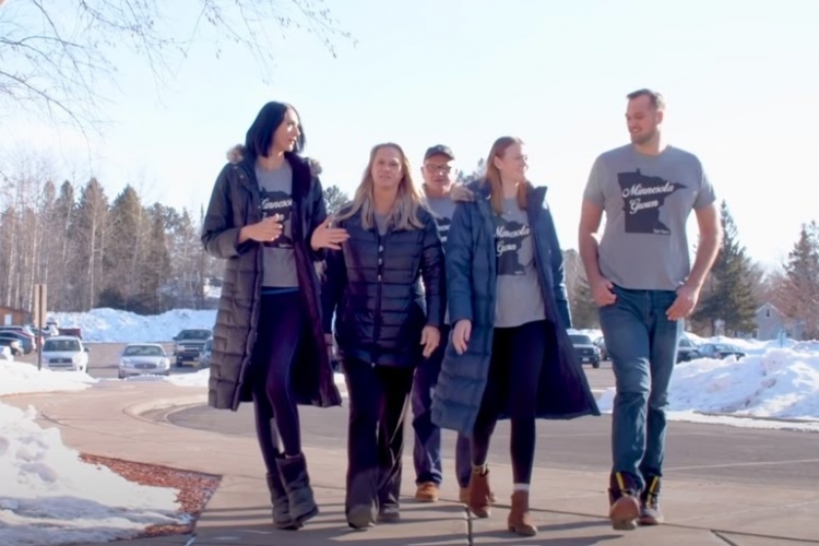 موسوعة غينيس للارقام القياسية تسجل أطول عائلة في العالم بمتوسط طول 203 سنتيمتر