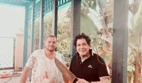 في أحدث ظهور له.. الفنان محمد منير يحمل سكينا