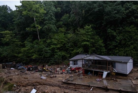 37 قتيلا حصيلة ضحايا فيضانات ولاية كنتاكي الامريكية