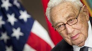 ثعلب السياسية الأمريكية كيسنجر: النزاع في أوكرانيا يجب أن ينتهي بمفاوضات