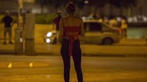 سكاي نيوز: غلاء المعيشة يدفع النساء في بريطانيا إلى سوق الدعارة!   