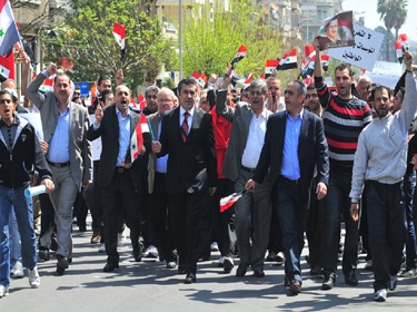 الرياضيون يشاركون في مسيرة الوفاء للوطن