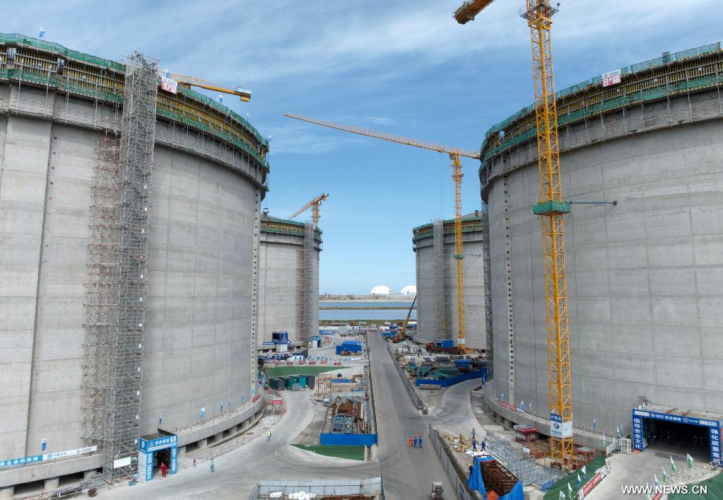 الصين في خطوة للحد من انبعاث الكربون تكمل بناء الهيكل الرئيسي لأكبر قاعدة لتخزين الغاز الطبيعي المسال