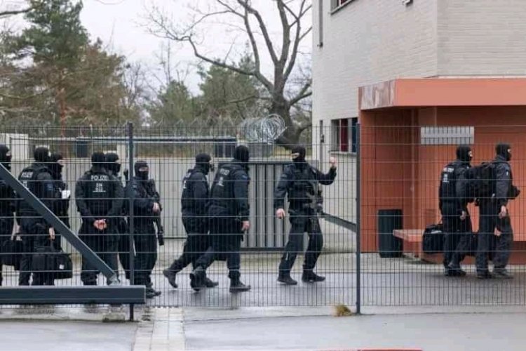 ألمانيا.. تفكيك شبكة لليمين المتطرف يشتبه بتخطيطها لمهاجمة البرلمان الألماني