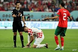 حكيمي يفقد أعصابه على رئيس الفيفا