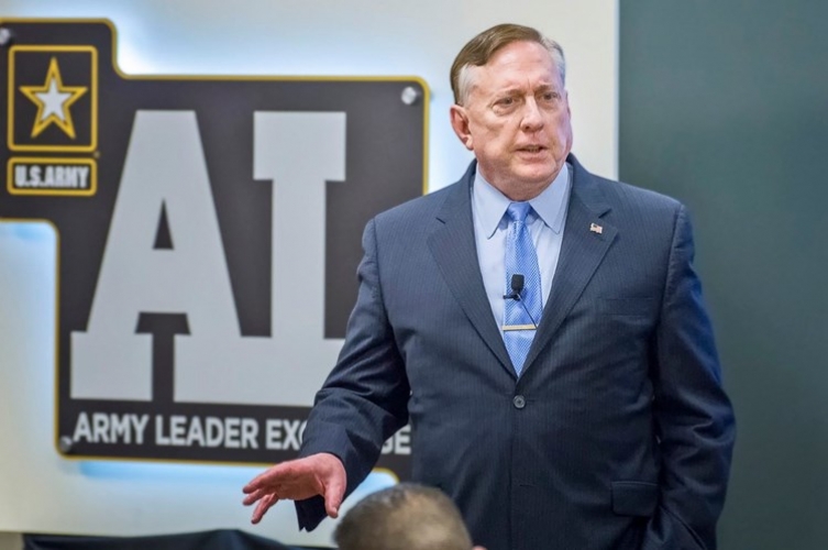 مستشار سابق للبنتاغون الامريكي يؤكد إمكانية إنهاء النزاع الأوكراني بمكالمة هاتفية واحدة