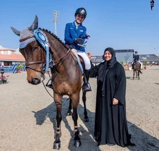 تتويج الفارسة شام الأسد بلقب الجائزة الصغرى في بطولة كأس أكاديمية فاطمة بنت مبارك