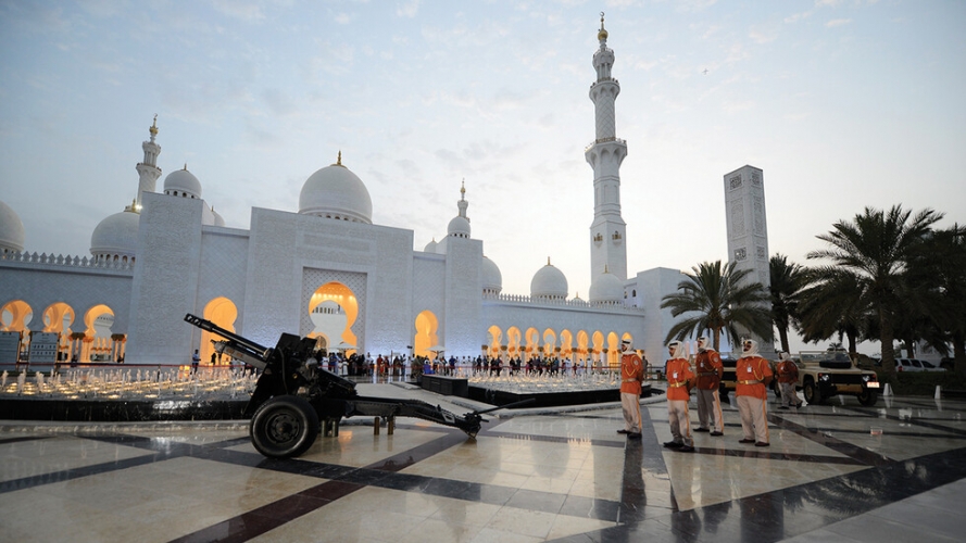 احتفالاً ببدء شهر رمضان الإمارات تحيي مدفع الإفطار 
